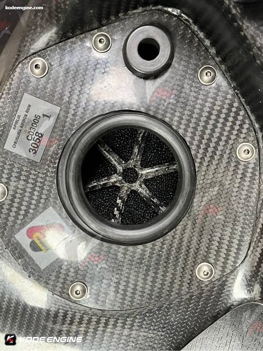 Aprilia RSW 125 airbox with filter pack - rectangular outlet (Used, partially repaired) 2